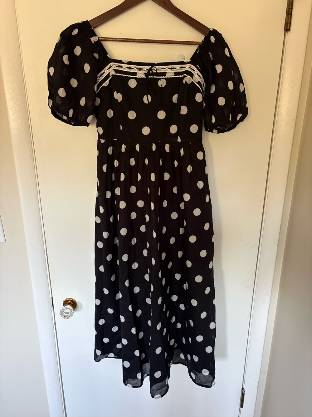 Abercrombie & Fitch Black and White Polka Dot Puff Sleeve Midi Dress - Picture 5 of 9